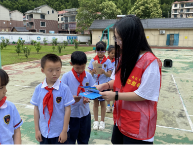 浙江丽水莲都 开展进校园国旗下反邪教宣传431.png